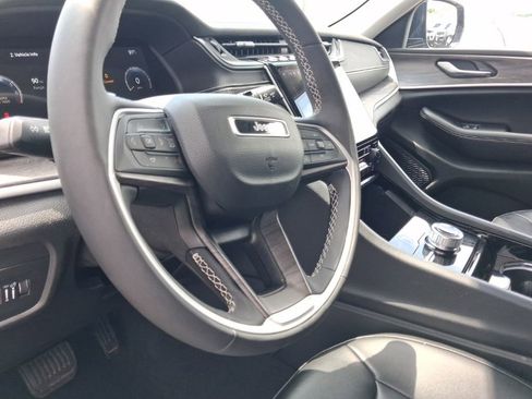 Used 2023 Jeep Grand Cherokee Limited AWD/4WD image 18