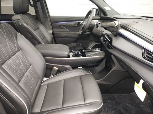 New 2026 Buick Enclave Avenir w/ Super Cruise Package FWD image 7