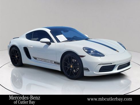 Used 2024 Porsche 718 Cayman image 1