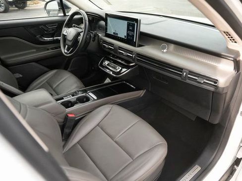 Used 2023 Lincoln Corsair Standard w/ Equipment Group 101A image 17