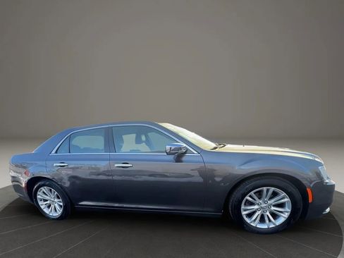 Used 2017 Chrysler 300 C RWD image 4
