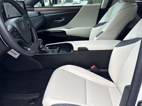Used 2025 Lexus ES 350 w/ Premium Package FWD image 6
