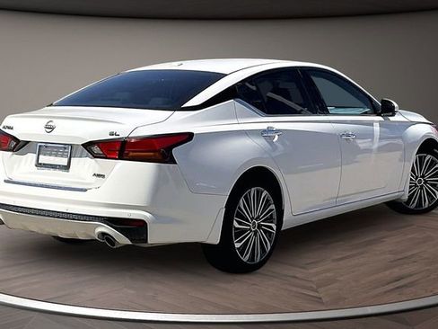 Used 2023 Nissan Altima 2.5 SL AWD/4WD image 2
