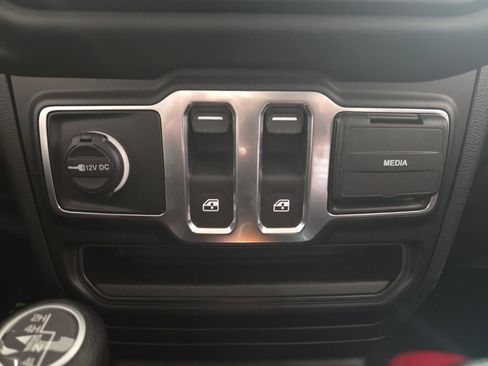 Used 2022 Jeep Wrangler Sport AWD/4WD image 18
