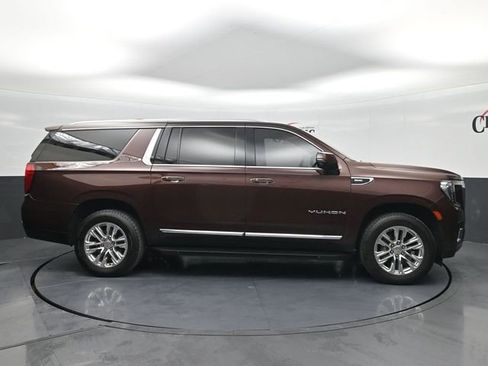 Used 2023 GMC Yukon XL SLT w/ SLT Luxury Package image 6