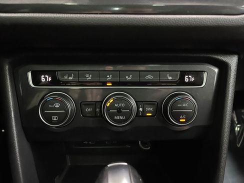 Used 2021 Volkswagen Tiguan SEL AWD/4WD image 26