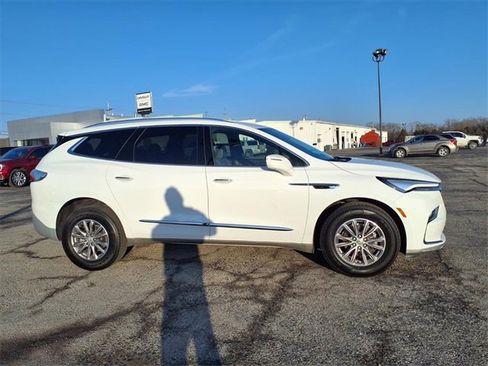 Used 2024 Buick Enclave Premium image 9