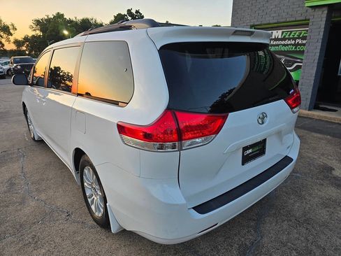 Used 2013 Toyota Sienna XLE image 8