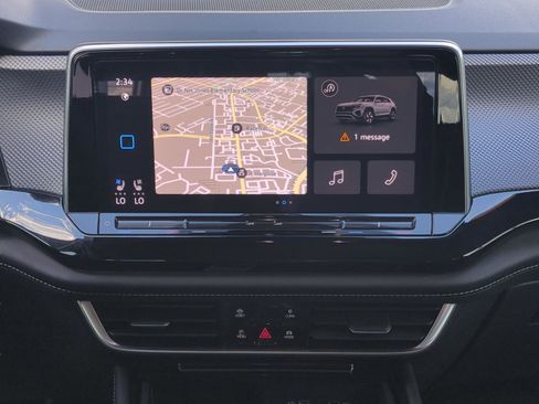 Used 2025 Volkswagen Atlas Cross Sport SEL R-Line image 17