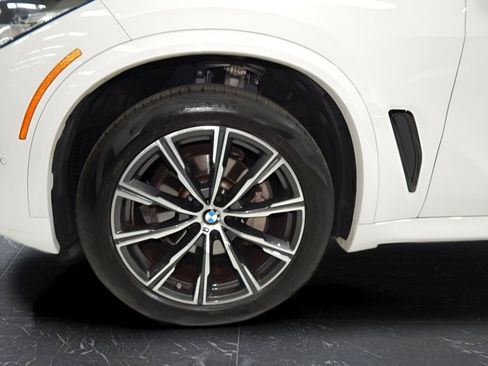 Used 2021 BMW X5 xDrive40i w/ M Sport Package AWD/4WD image 11