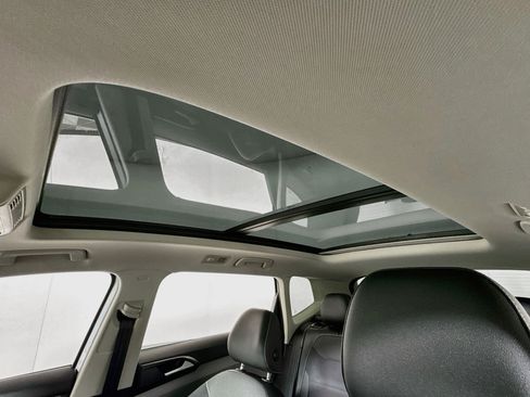 Used 2023 Volkswagen Taos SE w/ Panoramic Sunroof Package AWD/4WD image 5