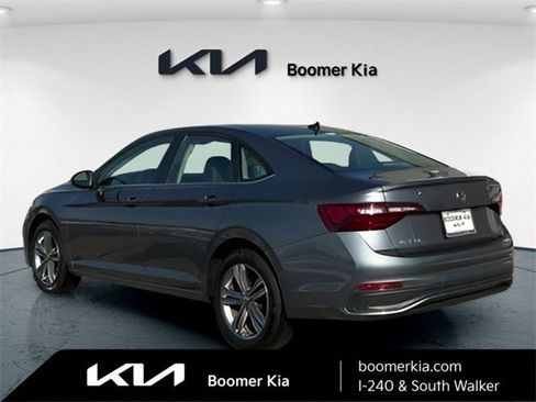 Used 2024 Volkswagen Jetta SE image 7