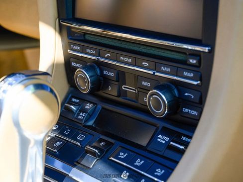 Used 2013 Porsche 911 Carrera 4S image 64