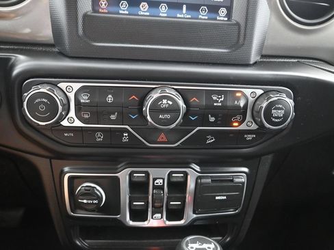 Used 2019 Jeep Wrangler Unlimited Sport w/ Technology Group AWD/4WD image 17