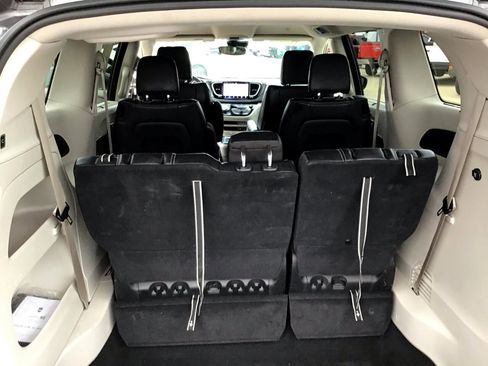 Used 2022 Chrysler Pacifica Touring-L image 49