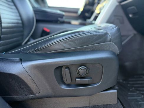 Used 2018 Land Rover Discovery HSE Luxury image 25