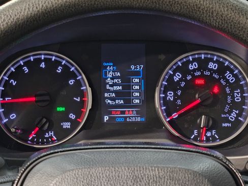 Used 2021 Toyota RAV4 XLE w/ Convenience Package image 15