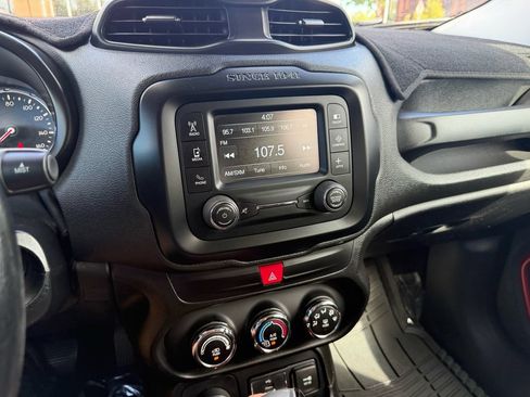 Used 2016 Jeep Renegade Trailhawk AWD/4WD image 18