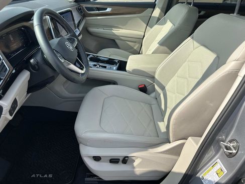 Used 2025 Volkswagen Atlas SE AWD/4WD image 19