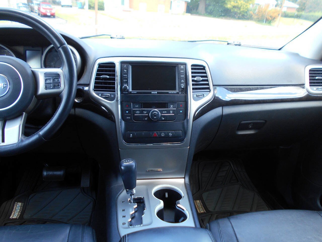 Used 2013 Jeep Grand Cherokee Laredo AWD/4WD image 11