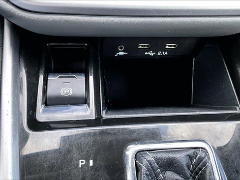 Used 2022 Subaru Outback Premium image 16