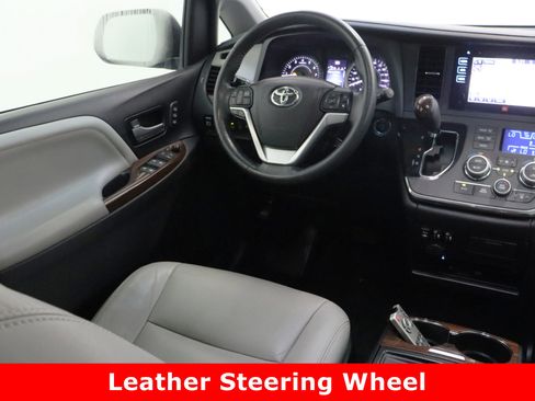 Used 2015 Toyota Sienna Limited Premium image 37