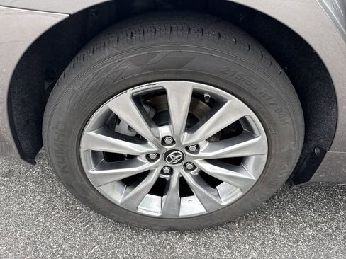 Used 2016 Toyota Camry XLE w/ Moonroof Package FWD image 17