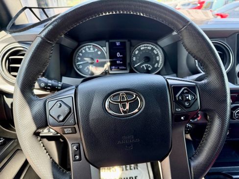Used 2017 Toyota Tacoma TRD Off-Road w/ Tow Package AWD/4WD image 31