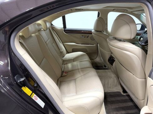 Used 2013 Lexus LS 460 w/ Ultra Luxury Pkg RWD image 23