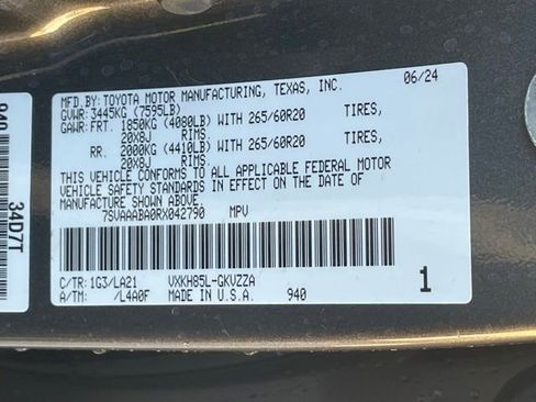 Used 2024 Toyota Sequoia Platinum image 29