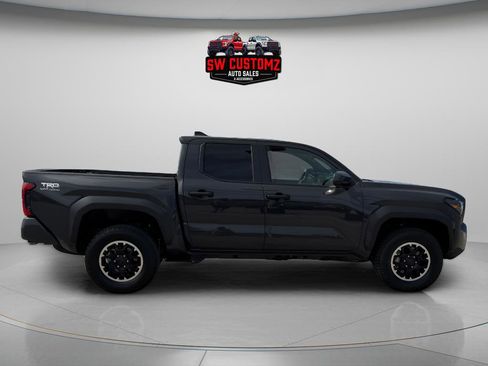 Used 2025 Toyota Tacoma TRD Off-Road AWD/4WD image 8
