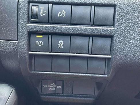 Used 2025 Toyota Tacoma SR5 AWD/4WD image 22