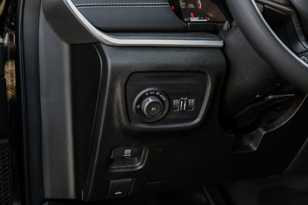 Used 2023 Jeep Grand Cherokee L Limited AWD/4WD image 41