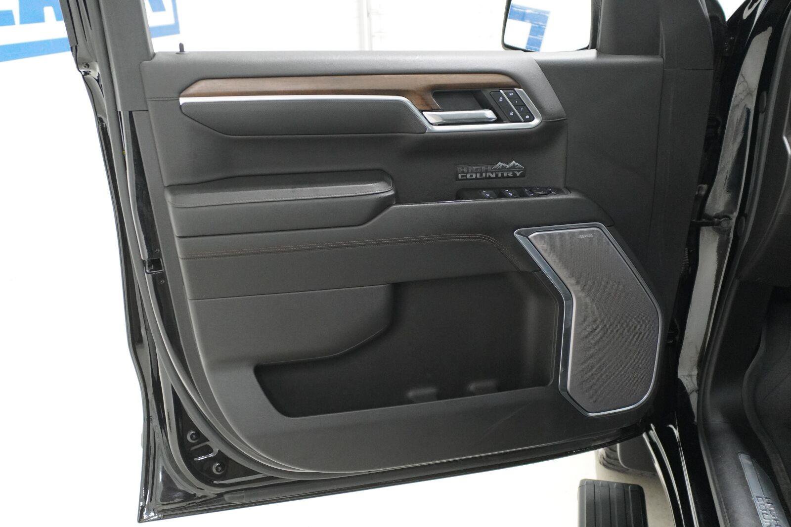 Used 2025 Chevrolet Silverado 1500 High Country w/ High Country Premium Package AWD/4WD image 21