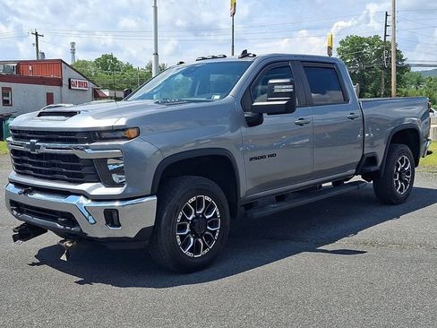 Used 2024 Chevrolet Silverado 2500 LT w/ Convenience Package AWD/4WD image 3