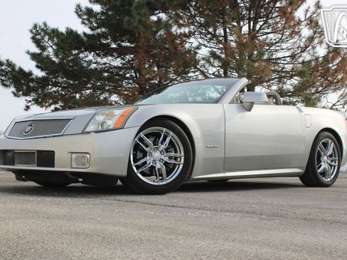 Used 2005 Cadillac XLR image 3