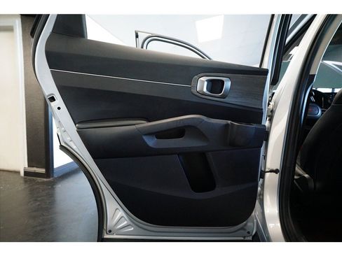 Used 2022 Kia Sorento EX w/ Panoramic Sunroof Package FWD image 16