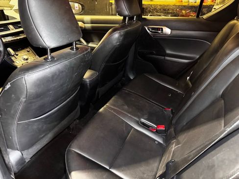 Used 2016 Lexus CT 200h w/ Navigation Package image 19