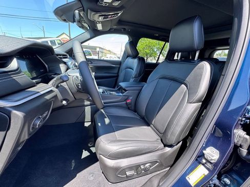 New 2026 Jeep Grand Cherokee Limited AWD/4WD image 13