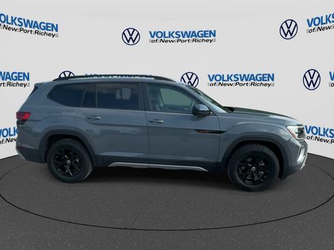 Used 2024 Volkswagen Atlas Peak Edition SEL AWD/4WD image 9