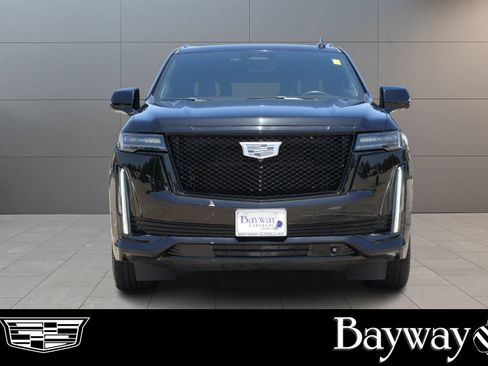 Certified 2022 Cadillac Escalade Sport Platinum w/ Heavy-Duty Trailer Package AWD/4WD image 2