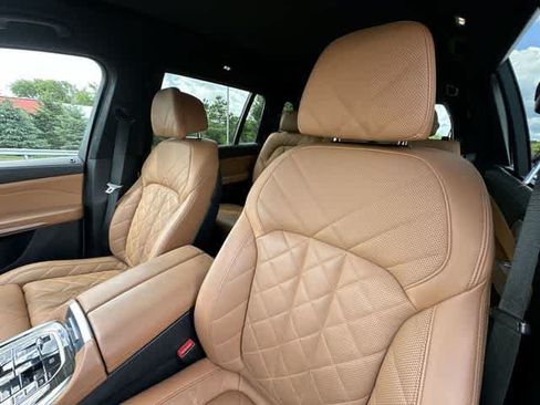 Used 2024 BMW X7 xDrive40i w/ M Sport Package AWD/4WD image 17