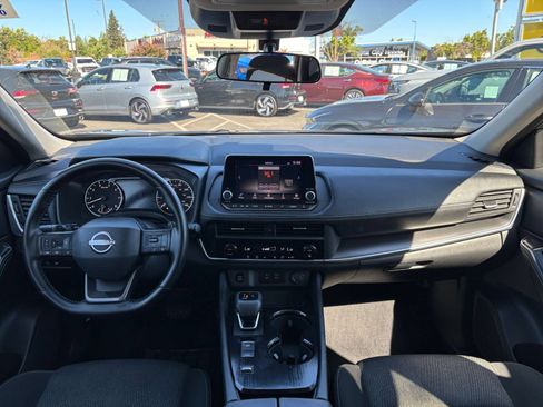 Used 2025 Nissan Rogue SV FWD image 35