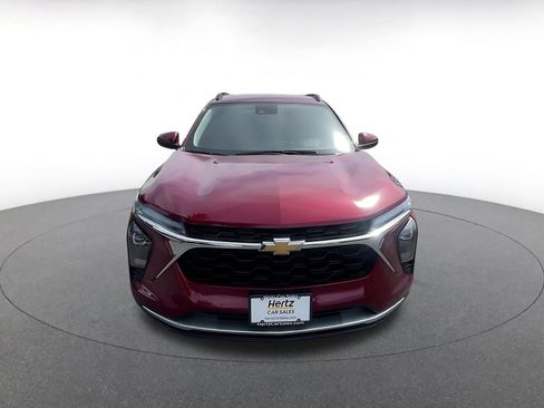 Used 2025 Chevrolet Trax LT w/ LT Convenience Package image 4