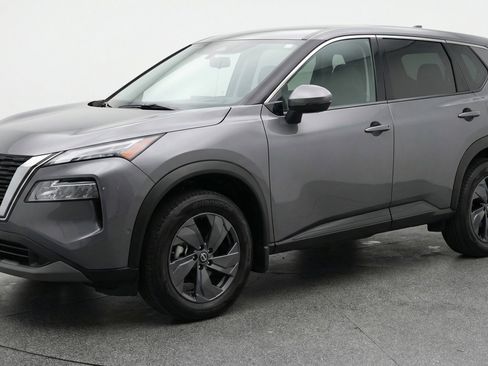 Used 2025 Nissan Rogue SV AWD/4WD image 3
