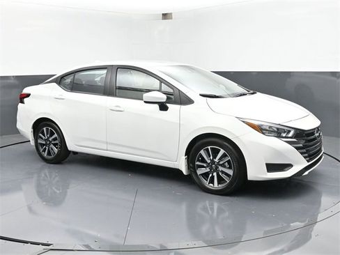New 2025 Nissan Versa SV w/ Trunk Package image 2