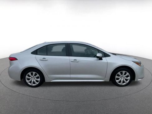 Used 2025 Toyota Corolla LE image 16