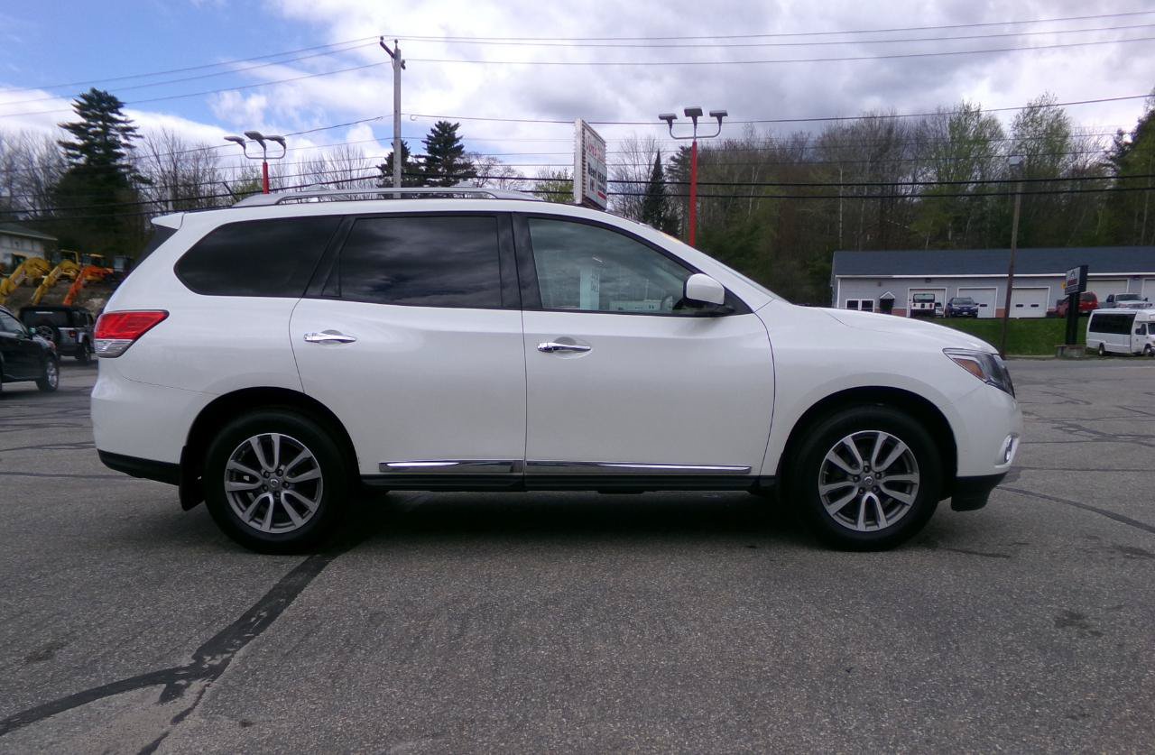 Used 2015 Nissan Pathfinder SL w/ SL Tech Package FWD image 6