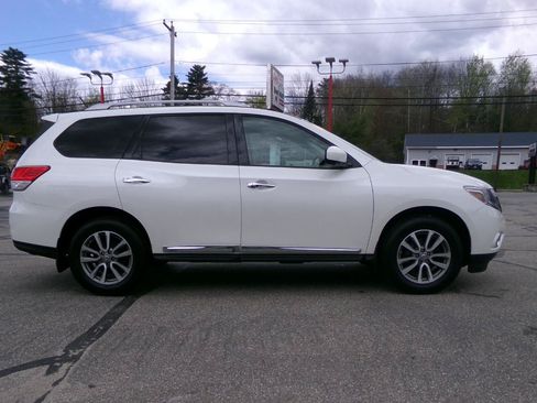Used 2015 Nissan Pathfinder SL w/ SL Tech Package FWD image 6