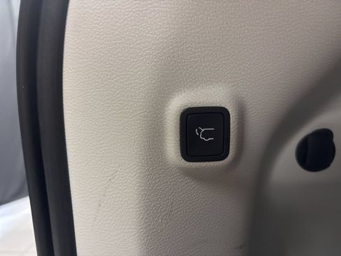 Used 2020 Jeep Cherokee Latitude Plus w/ Comfort/Convenience Group AWD/4WD image 7